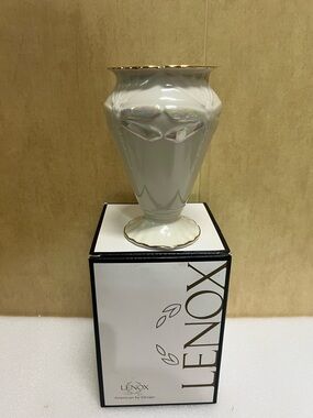 Lenox Dragonfly Dreams Vase with Iridescent Wings and Gold Rim.